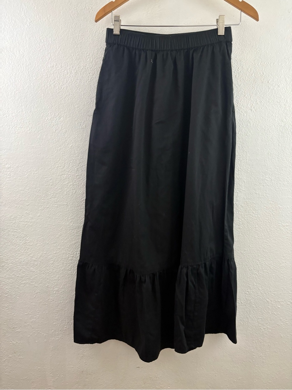 The Drop black maxi skirt comfortable elastic waistband and a flowy ruffle hem S